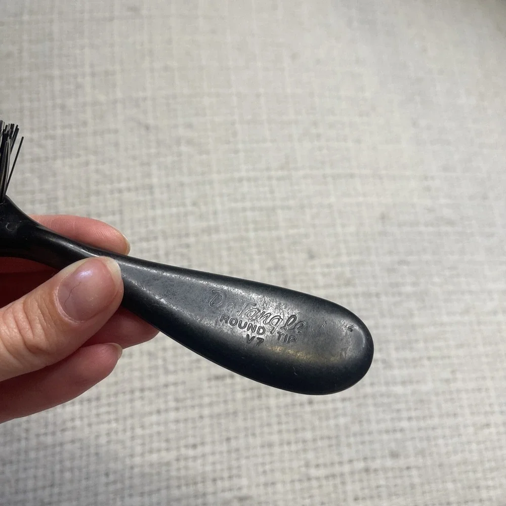 Vintage Hair Brush DeTangle v7 Black 7 Row‎ Plastic Bristle Round Brush USED